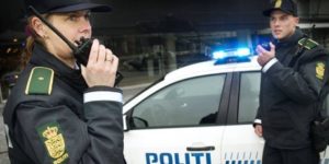 Unge mænd legede med hardballpistol – stoppet af bevæbnede betjente
