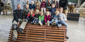 Bænk til børnehave gav 1. præmie til tømrerelever
