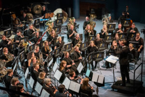 Aarhus Harmoniorkester spiller julen ind i Hadsten Kulturhus Sløjfen