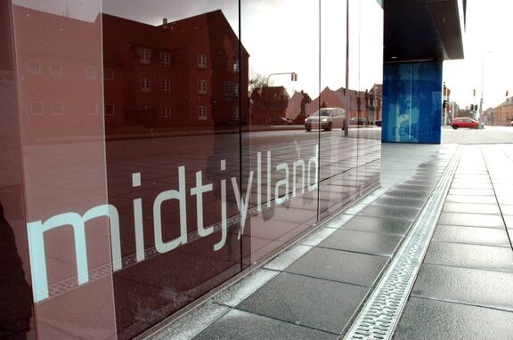 cfb99a1c-c0a2-4a79-bfe3-666efef53c76-w_576_h_2000